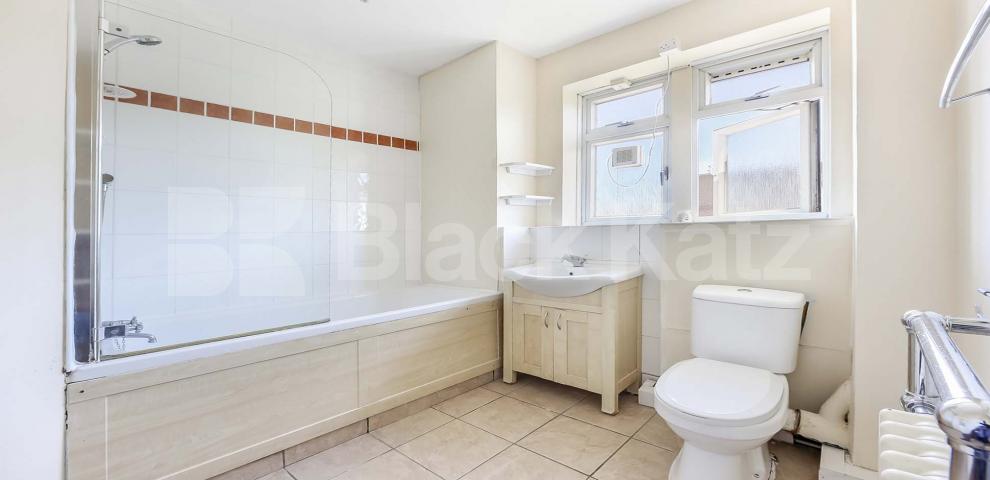 			UNDER OFFER, 4 Bedroom, 1 bath, 1 reception Apartment			 Wyvil Road , Vauxhall